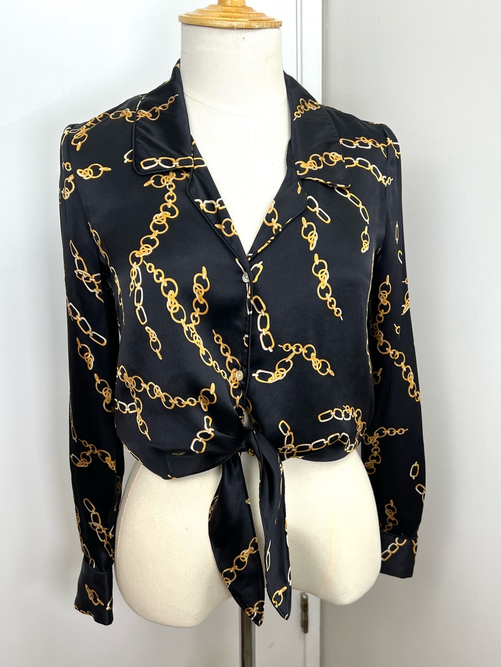 Aritzia Wilfred Silk Chain Print Tie Front Blouse XS Black/Gold Silky Feminine